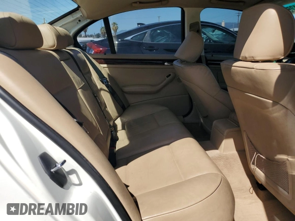 2005 BMW 3 Series 330i with VIN WBAEV53455KM41084, listed as a Copart auction lot 50338425 with 223,116 mi miles and Salvage title. Bid and sale history available at DreamBid. Image 10.
