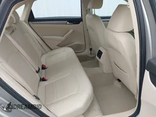 2014 Volkswagen Passat SE z VIN 1VWBN7A3XEC022098, wystawiony jako IAAI lot #42130334 z przebiegiem 88 433 mil mil oraz . Historia ofert i sprzedaży dostępna na DreamBid. Obrazek 8.