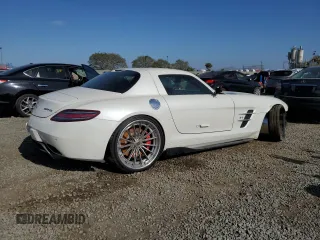 2012 Mercedes-Benz SLS AMG SLS AMG z VIN WDDRJ7HA6CA009333, wystawiony jako Copart lot #53964205 z przebiegiem 22 785 mil mil oraz Szkody całkowita. Historia ofert i sprzedaży dostępna na DreamBid. Obrazek 3.
