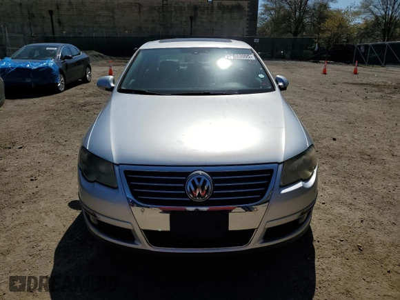 2008 Volkswagen Passat z VIN WVWCU73C88P118266, wystawiony jako Copart lot #53649095 z przebiegiem 50 217 mil mil oraz Czysty tytuł • Clean title. Historia ofert i sprzedaży dostępna na DreamBid. Obrazek 5.