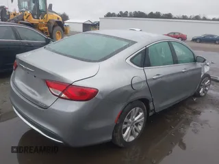 2015 Chrysler 200 Limited z VIN 1C3CCCAB8FN693213, wystawiony jako IAAI lot #41539198 z przebiegiem 183 820 mil mil oraz . Historia ofert i sprzedaży dostępna na DreamBid. Obrazek 4.