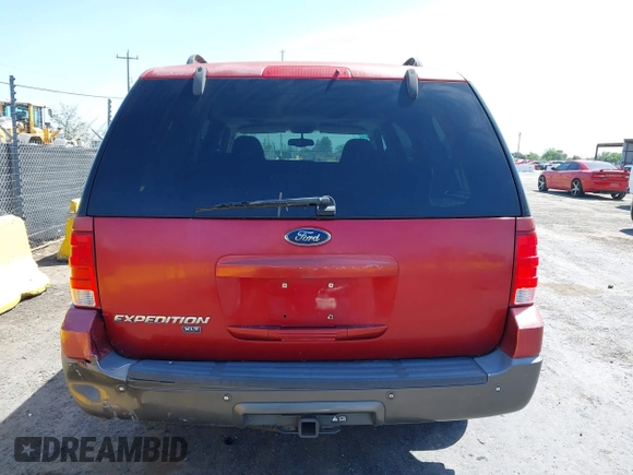 2005 Ford Expedition Special Service with VIN 1FMFU16575LA44568, listed as a IAAI auction lot 42056038 with 83,586 mi miles. Bid and sale history available at carsss.com. Image 16.