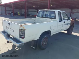 1992 Toyota 4WD Pickups DLX with VIN JT4VN13D3N5072252, listed as a IAAI auction lot 41928277 with 317,204 mi miles. Bid and sale history available at carsss.com. Image 4.