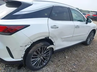 2024 Lexus RX 350h z VIN 2T2BBMCA9RC025394, wystawiony jako IAAI lot #42481956 z przebiegiem 13 910 mil mil oraz . Historia ofert i sprzedaży dostępna na DreamBid. Obrazek 6.