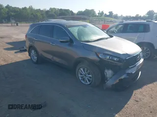 2019 Kia Sorento L z VIN 5XYPG4A38KG506389, wystawiony jako IAAI lot #42114952 z przebiegiem 64 333 mil mil oraz . Historia ofert i sprzedaży dostępna na DreamBid. Obrazek 1.