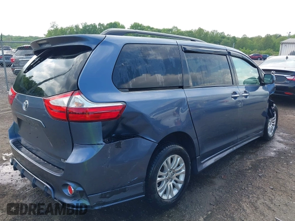2016 Toyota Sienna XLE z VIN 5TDYK3DC2GS739042, wystawiony jako IAAI lot #42163983 z przebiegiem 98 842 mil mil oraz . Historia ofert i sprzedaży dostępna na DreamBid. Obrazek 4.