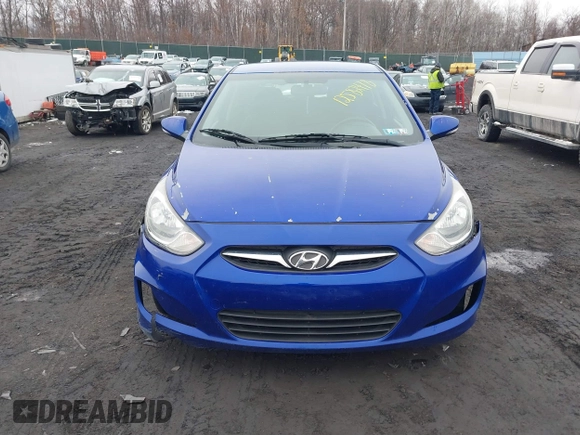 2013 Hyundai Accent SE z VIN KMHCU5AE2DU061871, wystawiony jako IAAI lot #41572034 z przebiegiem 147 924 mil mil oraz . Historia ofert i sprzedaży dostępna na DreamBid. Obrazek 6.