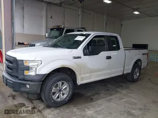 2015 Ford F-150 XLT with VIN 1FTFX1EF7FKD61909, listed as a IAAI auction lot 41957176 with 192,942 mi miles. Bid and sale history available at carsss.com. Image 2.