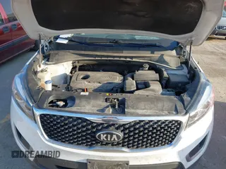 2017 Kia Sorento LX with VIN 5XYPG4A3XHG220228, listed as a IAAI auction lot 41865387 with 305,857 mi miles. Bid and sale history available at carsss.com. Image 10.
