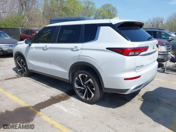 2024 Mitsubishi Outlander SE with VIN JA4J4VA88RZ085652, listed as a IAAI auction lot 41906179 with 6,532 mi miles. Bid and sale history available at carsss.com. Image 3.