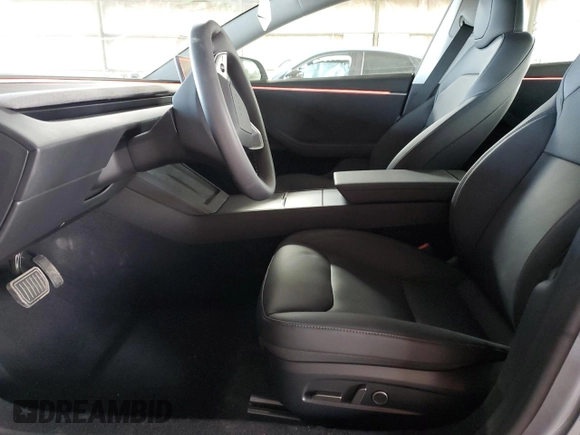 2025 Tesla Model 3 Long Range z VIN 5YJ3E1EB8SF922812, wystawiony jako Copart lot #48794645 z przebiegiem 1 731 mil mil oraz Szkoda całkowita • Salvage title. Historia ofert i sprzedaży dostępna na DreamBid. Obrazek 7.