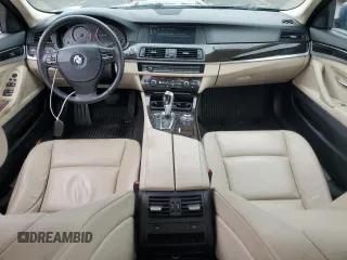 2012 BMW 5 Series 528i xDrive z VIN WBAXH5C56CDW06599, wystawiony jako Copart lot #55239355 z przebiegiem 129 520 mil mil oraz Szkoda całkowita • Salvage title. Historia ofert i sprzedaży dostępna na DreamBid. Obrazek 8.