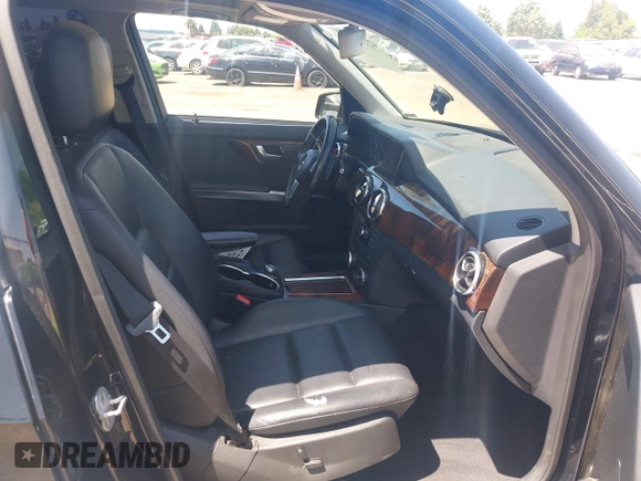 2013 Mercedes-Benz GLK with VIN WDCGG8JBXDG051067, listed as a IAAI auction lot 42107151 with 123,576 mi miles. Bid and sale history available at carsss.com. Image 5.