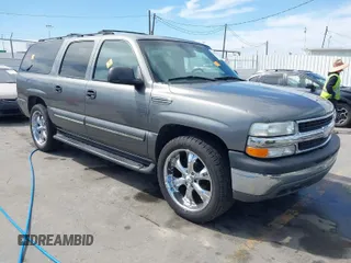 2002 Chevrolet Suburban LT with VIN 3GNEC16T52G208952, listed as a IAAI auction lot 41857120 with 1 mi miles. Bid and sale history available at carsss.com. Image 1.