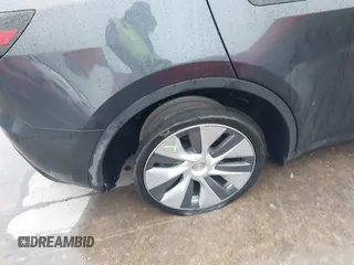 2024 Tesla Model Y Long Range z VIN 7SAYGDEE5RA260614, wystawiony jako IAAI lot #42191551 z przebiegiem 16 375 mil mil oraz . Historia ofert i sprzedaży dostępna na DreamBid. Obrazek 19.