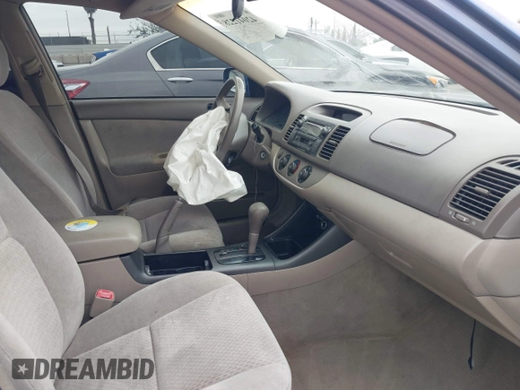 2004 Toyota Camry LE z VIN 4T1BE32K44U832767, wystawiony jako IAAI lot #42041228 z przebiegiem 185 778 mil mil oraz . Historia ofert i sprzedaży dostępna na DreamBid. Obrazek 5.