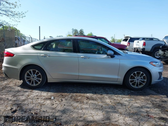 2019 Ford Fusion SE with VIN 3FA6P0HD0KR192915, listed as a IAAI auction lot 41980996 with 128,336 mi miles. Bid and sale history available at carsss.com. Image 13.