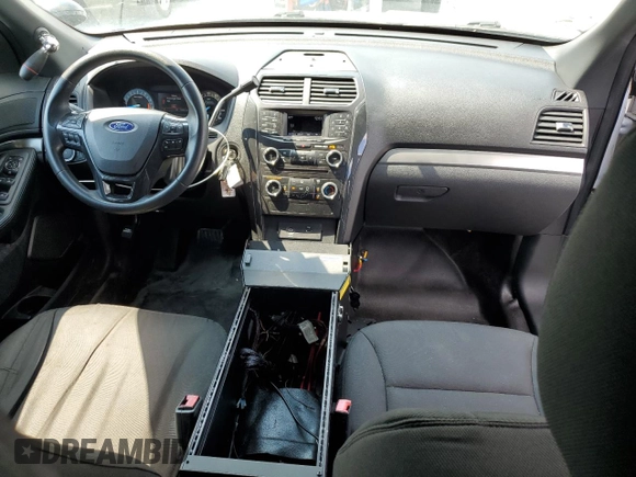 2017 Ford Police Interceptor Utility с VIN 1FM5K8AR5HGD58916, выставлен на аукционе Copart как лот 62308335 с пробегом 73 964 миль миль и Списание • Salvage title. История ставок и продаж доступна на DreamBid. Изображение 8.
