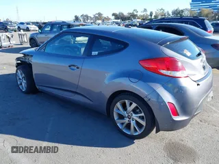 2016 Hyundai Veloster z VIN KMHTC6AD1GU286674, wystawiony jako IAAI lot #41627128 z przebiegiem 71 617 mil mil oraz . Historia ofert i sprzedaży dostępna na DreamBid. Obrazek 3.