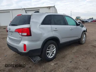 2015 Kia Sorento LX with VIN 5XYKT4A77FG621662, listed as a IAAI auction lot 41883976 with 62,540 mi miles. Bid and sale history available at carsss.com. Image 4.