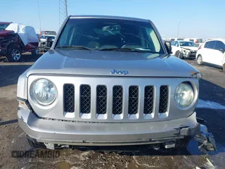 2016 Jeep Patriot Latitude z VIN 1C4NJPFB6GD789150, wystawiony jako IAAI lot #41580696 z przebiegiem 156 848 mil mil oraz . Historia ofert i sprzedaży dostępna na DreamBid. Obrazek 6.