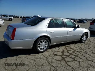 2010 Cadillac DTS 1SA z VIN 1G6KA5EY4AU126988, wystawiony jako Copart lot #49551415 z przebiegiem 114 768 mil mil oraz Tytuł czysty. Historia ofert i sprzedaży dostępna na DreamBid. Obrazek 3.