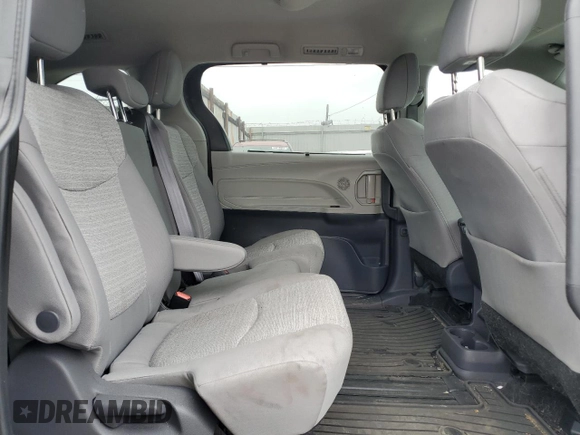 2021 Toyota Sienna LE z VIN 5TDKRKECXMS056186, wystawiony jako Copart lot #60854425 z przebiegiem 30 580 mil mil oraz Szkoda całkowita • Salvage title. Historia ofert i sprzedaży dostępna na DreamBid. Obrazek 11.