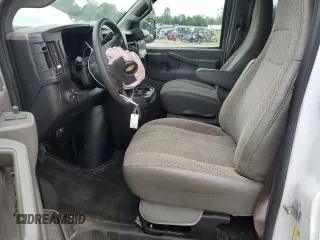 2017 Chevrolet Express Passenger LT z VIN 1GAZGMFG3H1258512, wystawiony jako Copart lot #62822304 z przebiegiem 56 009 mil mil oraz Nie do naprawy • Non repairable. Historia ofert i sprzedaży dostępna na DreamBid. Obrazek 7.