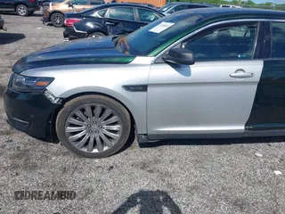 2013 Ford Taurus SHO z VIN 1FAHP2KT8DG173527, wystawiony jako IAAI lot #42198526 z przebiegiem 82 943 mil mil oraz . Historia ofert i sprzedaży dostępna na DreamBid. Obrazek 6.