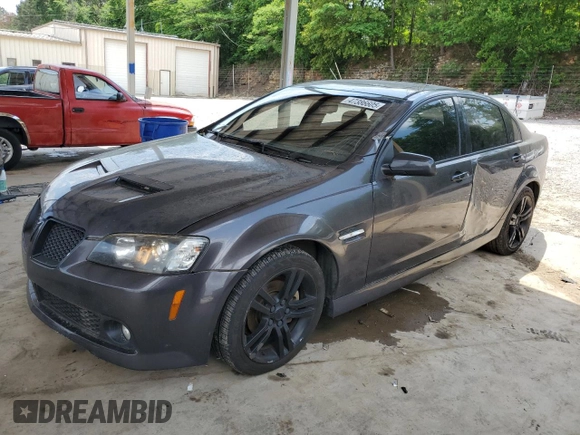 2008 Pontiac G8 z VIN 6G2ER57798L143560, wystawiony jako Copart lot #47386605 z przebiegiem 161 483 mil mil oraz Szkody całkowita. Historia ofert i sprzedaży dostępna na DreamBid. Obrazek 1.