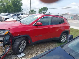 2020 Jeep Compass Latitude z VIN 3C4NJDBB6LT173909, wystawiony jako IAAI lot #42615635 z przebiegiem 34 212 mil mil oraz . Historia ofert i sprzedaży dostępna na DreamBid. Obrazek 14.