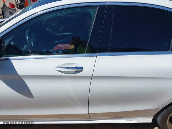 2015 Mercedes-Benz C-Class C 300 with VIN 55SWF4JB2FU089272, listed as a IAAI auction lot 42025646 with 164,358 mi miles. Bid and sale history available at carsss.com. Image 14.