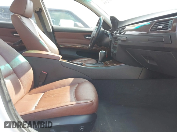 2006 BMW 3 Series 325i with VIN WBAVB13536KX69521, listed as a IAAI auction lot 41832395 with 182,106 mi miles. Bid and sale history available at carsss.com. Image 5.