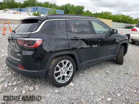 2023 Jeep Compass Latitude Lux z VIN 3C4NJDFN2PT549158, wystawiony jako Copart lot #57506665 z przebiegiem 23 687 mil mil oraz Szkoda całkowita • Salvage title. Historia ofert i sprzedaży dostępna na DreamBid. Obrazek 3.