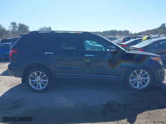 2014 Ford Explorer XLT with VIN 1FM5K8D87EGA15409, listed as a IAAI auction lot 41768883 with 121,207 mi miles. Bid and sale history available at carsss.com. Image 13.