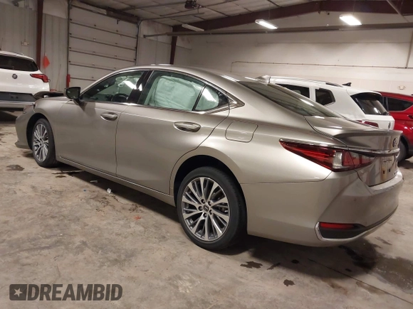 2021 Lexus ES 250 z VIN 58AD11D11MU007968, wystawiony jako IAAI lot #41968246 z przebiegiem 11 522 mil mil oraz . Historia ofert i sprzedaży dostępna na DreamBid. Obrazek 3.