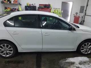 2015 Volkswagen Jetta Sport with VIN 3VWD17AJ1FM402112, listed as a IAAI auction lot 41368075 with 137,558 mi miles and . Bid and sale history available at DreamBid. Image 14.