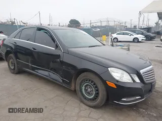 2013 Mercedes-Benz E 350 Luxury z VIN WDDHF5KB8DA727454, wystawiony jako IAAI lot #42461377 z przebiegiem 227 029 mil mil oraz . Historia ofert i sprzedaży dostępna na DreamBid. Obrazek 1.