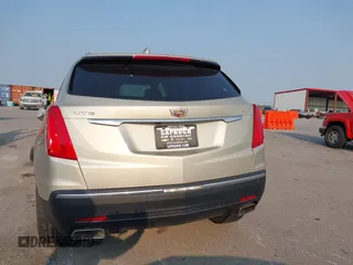 2017 Cadillac XT5 Premium Luxury FWD z VIN 1GYKNCRSXHZ164468, wystawiony jako IAAI lot #40314503 z przebiegiem 94 008 mil mil oraz . Historia ofert i sprzedaży dostępna na DreamBid. Obrazek 16.