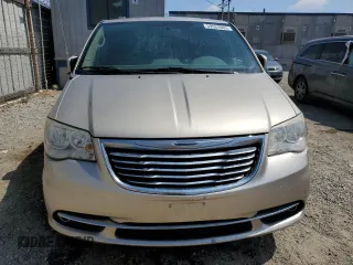 2014 Chrysler Town & Country Touring with VIN 2C4RC1BG0ER174758, listed as a Copart auction lot 59584065 with 192,965 mi miles and Salvage title. Bid and sale history available at DreamBid. Image 5.