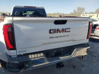 2024 GMC Sierra 3500HD Pro z VIN 1GT49SEY4RF208829, wystawiony jako Copart lot #76388664 z przebiegiem 26 672 mil mil oraz Szkoda całkowita • Salvage title. Historia ofert i sprzedaży dostępna na DreamBid. Obrazek 6.
