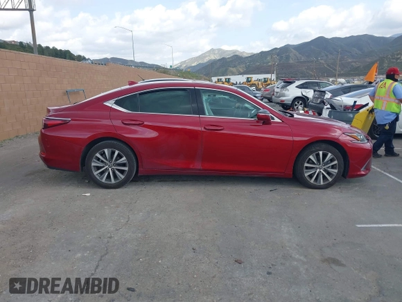 2019 Lexus ES with VIN 58ABZ1B15KU023025, listed as a IAAI auction lot 41913830 with 49,694 mi miles. Bid and sale history available at carsss.com. Image 13.