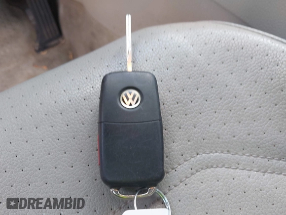 2015 Volkswagen Passat 1.8T Limited Edition with VIN 1VWAT7A35FC109653, listed as a IAAI auction lot 41917568 with 118,912 mi miles. Bid and sale history available at carsss.com. Image 11.