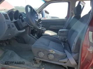 2004 Nissan Frontier XE z VIN 1N6ED27Y04C429769, wystawiony jako Copart lot #56164285 z przebiegiem 214 583 mil mil oraz Szkody całkowita. Historia ofert i sprzedaży dostępna na DreamBid. Obrazek 7.