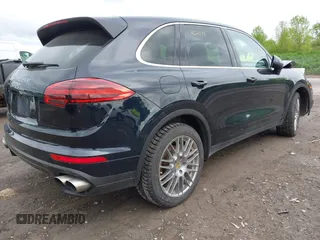 2017 Porsche Cayenne S z VIN WP1AB2A24HLA53402, wystawiony jako IAAI lot #42241178 z przebiegiem 140 801 mil mil oraz . Historia ofert i sprzedaży dostępna na DreamBid. Obrazek 4.