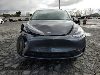 2024 Tesla Model Y Long Range z VIN 7SAYGAEE1RF107617, wystawiony jako Copart lot #48224405 z przebiegiem 10 637 mil mil oraz Szkoda całkowita • Salvage title. Historia ofert i sprzedaży dostępna na DreamBid. Obrazek 5.