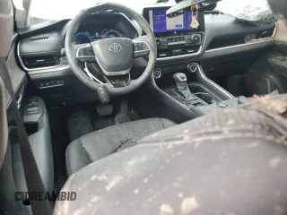 2024 Toyota Highlander XLE with VIN 5TDAAAB59RS001075, listed as a Copart auction lot 56958835 with 35,970 mi miles and Salvage title. Bid and sale history available at DreamBid. Image 8.