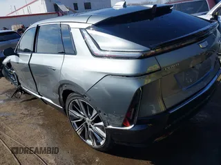 2024 Cadillac LYRIQ Luxury z VIN 1GYKPSRL3RZ107978, wystawiony jako IAAI lot #41509419 z przebiegiem 10 233 mil mil oraz . Historia ofert i sprzedaży dostępna na DreamBid. Obrazek 3.
