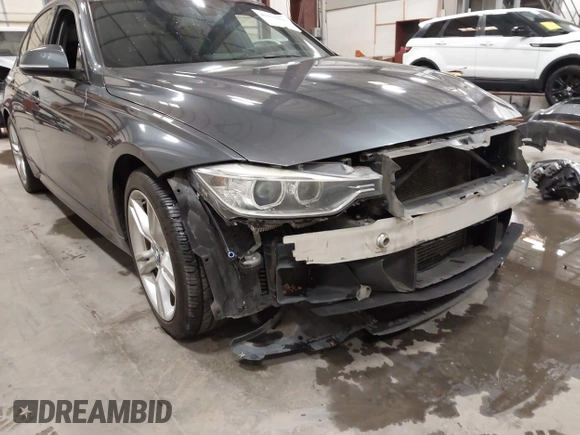 2013 BMW 3 Series 328i xDrive z VIN WBA3B3C55DJ812164, wystawiony jako IAAI lot #42473028 z przebiegiem 140 928 mil mil oraz . Historia ofert i sprzedaży dostępna na DreamBid. Obrazek 18.
