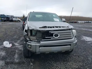 2017 Toyota Tundra Platinum z VIN 5TFAY5F12HX666144, wystawiony jako IAAI lot #41576751 z przebiegiem 131 514 mil mil oraz . Historia ofert i sprzedaży dostępna na DreamBid. Obrazek 13.